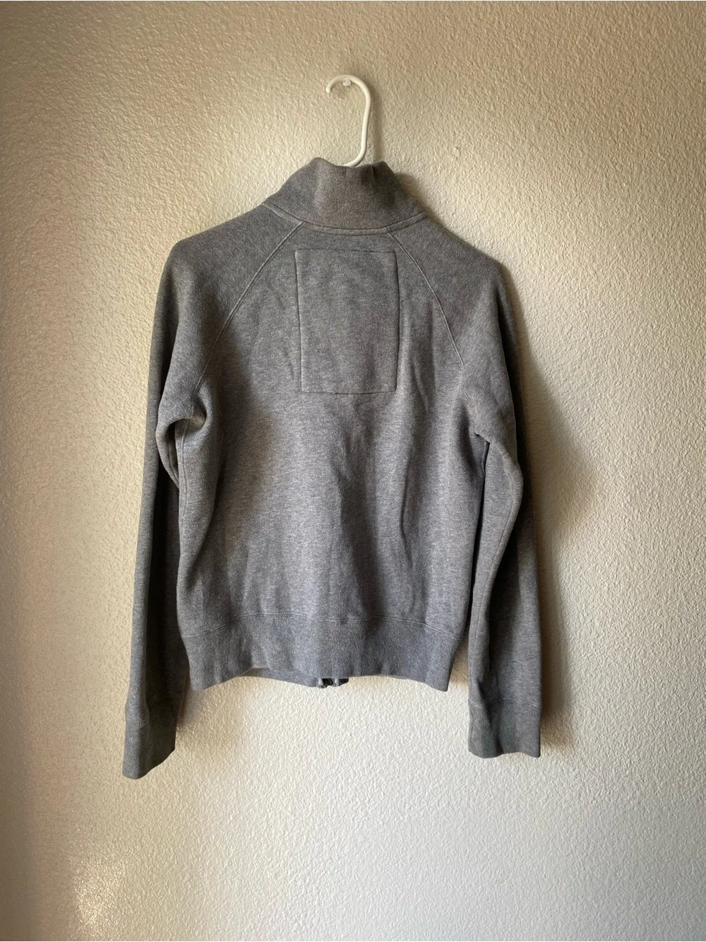 Abercrombie Gray Hooded Sweatshirt Label Detail